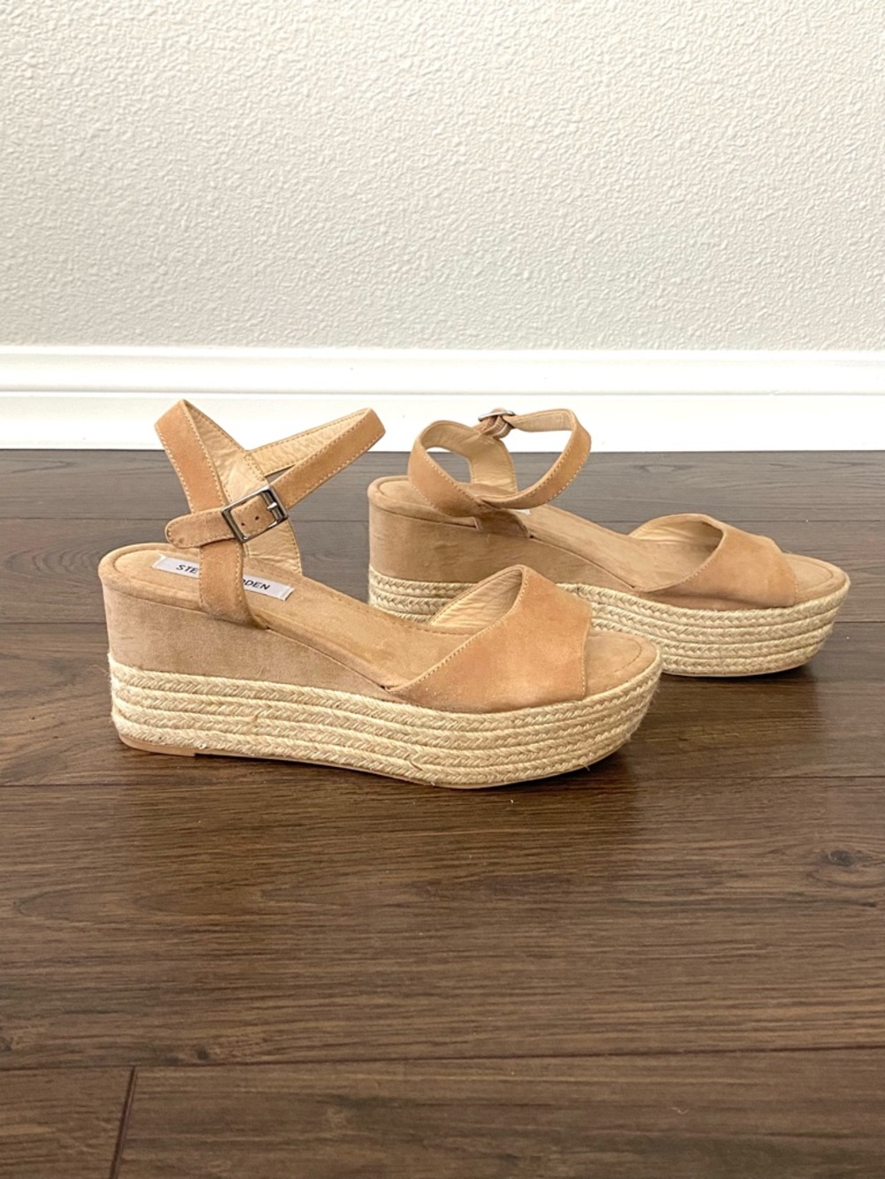 NWOT Steve Madden Beige Suede Platform Espadrille Sandals with Ankle Buckle